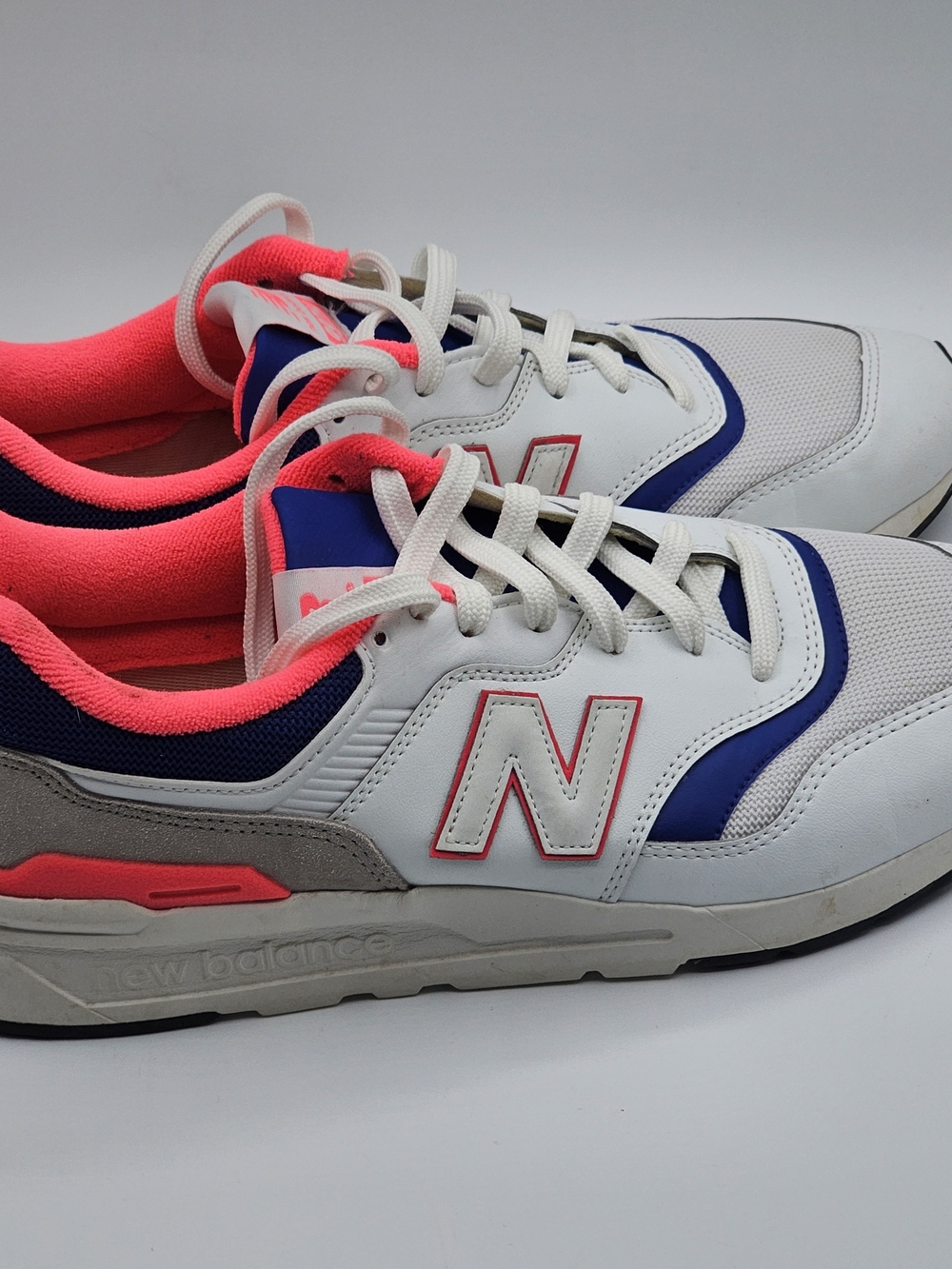 New Balance 997H Men’s Size 11 White Blue Pink Casual Running Shoes CM997HAJ